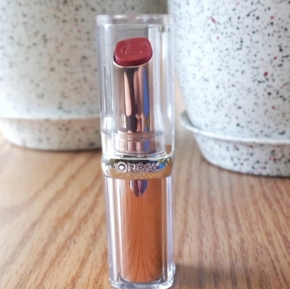 L'Oreal Paris Glow Paradise Lip Balm-in-Gloss & Balm-in-Lipstick - Picture 7 of 8